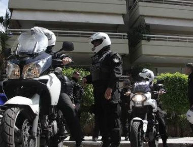 Ληστεία στο Π. Φάληρο: Κακουργηματικές διώξεις και εντάλματα από την Εισαγγελία Πρωτοδικών